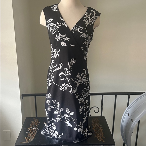 VENUS Dresses & Skirts - Vintage 90s floral black midi sleeveless dress